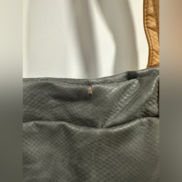 Roxy Large Gray Purse - Picture 11 of 12